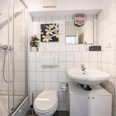 Helles In Top-lage Mit Parkplatz Magdeburg